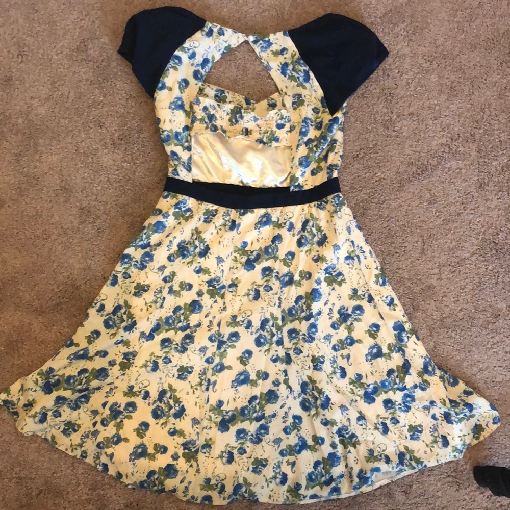Apple a Day dress in Blue Roses from Modcloth - Picture 3 of 6